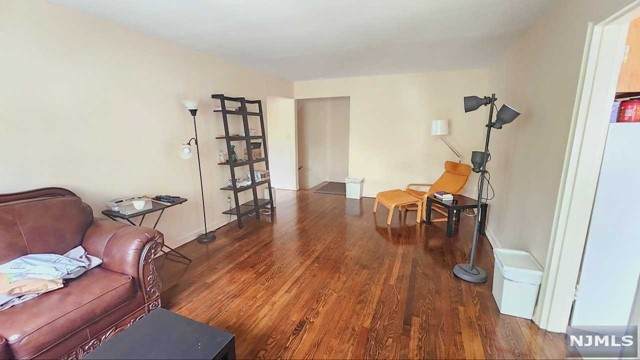 520 Broad Avenue - Photo 1