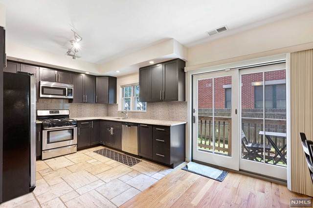 441-2 Whiton Street - Photo 1