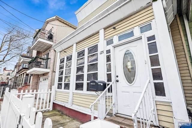 125 Winfield Avenue - Photo 1