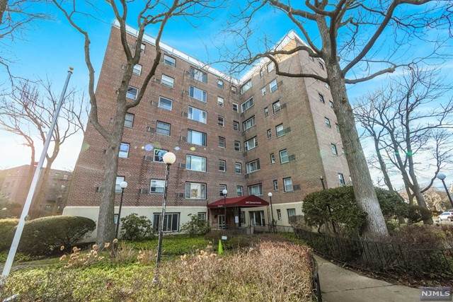 2345 Linwood Avenue - Photo 1