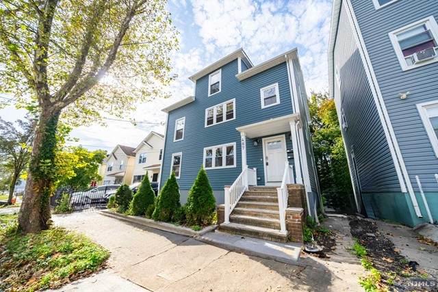 487 20th Street - Photo 1