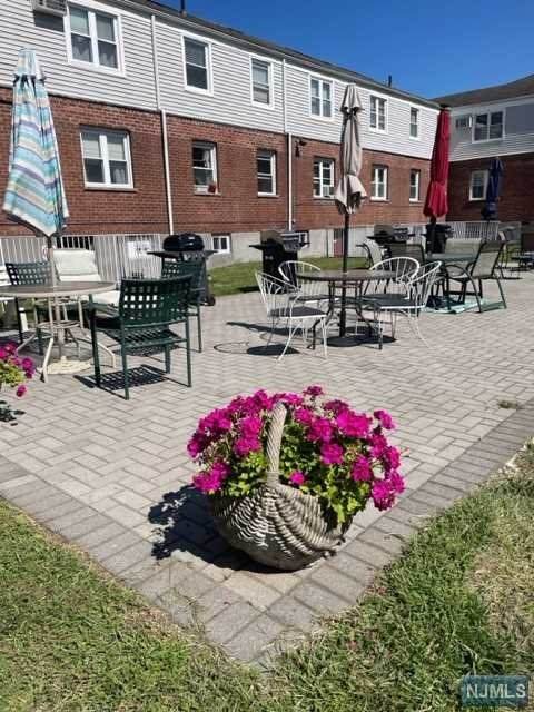 123 Hastings - Photo 1