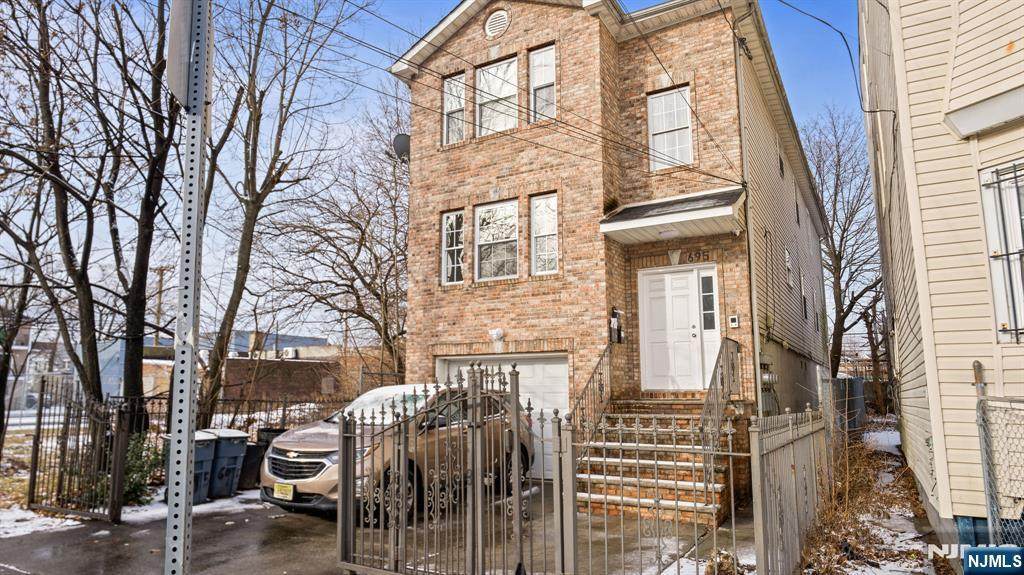 695 11th Street - Photo 1