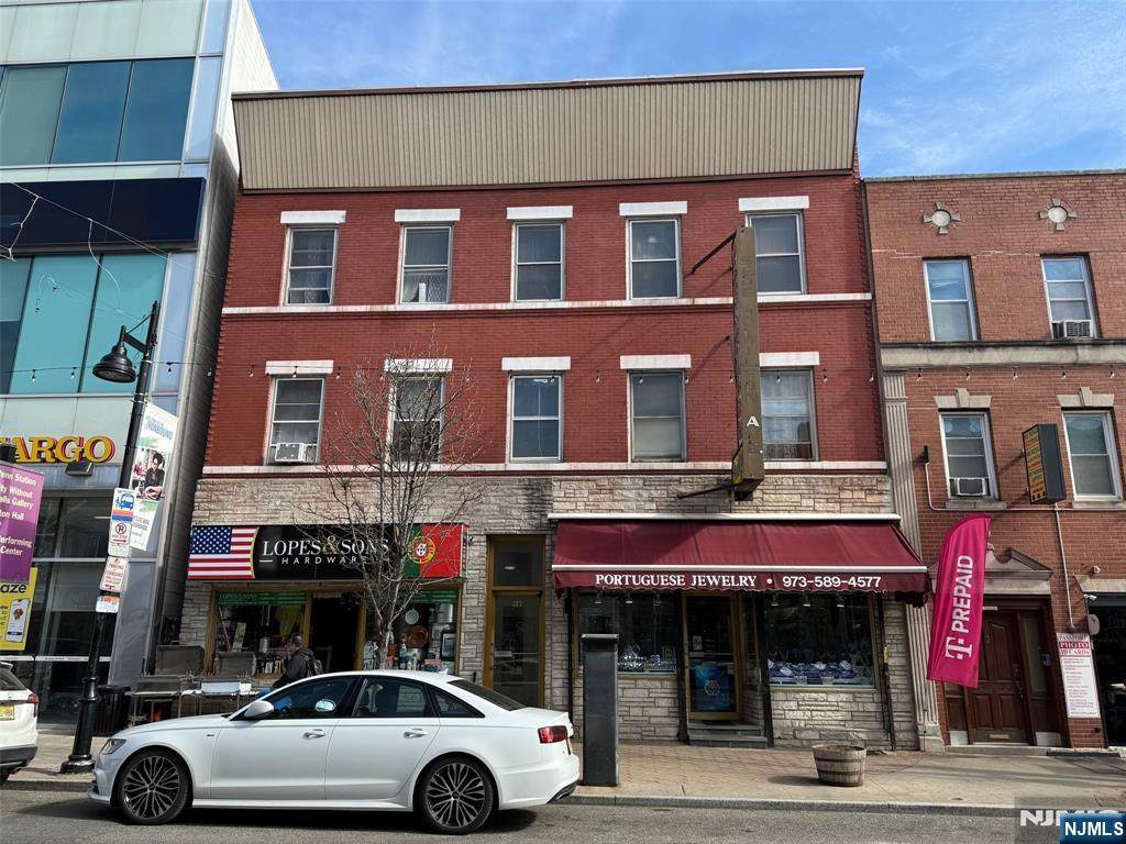 98-100 Ferry Street - Photo 1