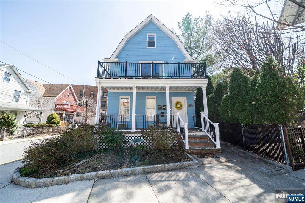 425 Undercliff Avenue - Photo 1