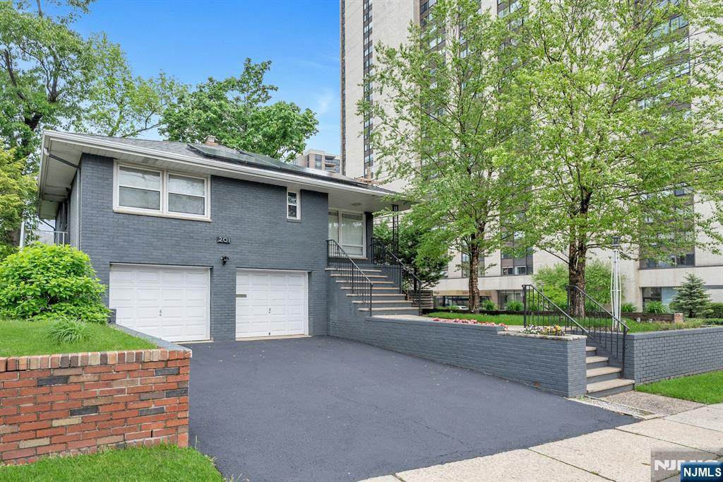 201 Riverdale Drive - Photo 1