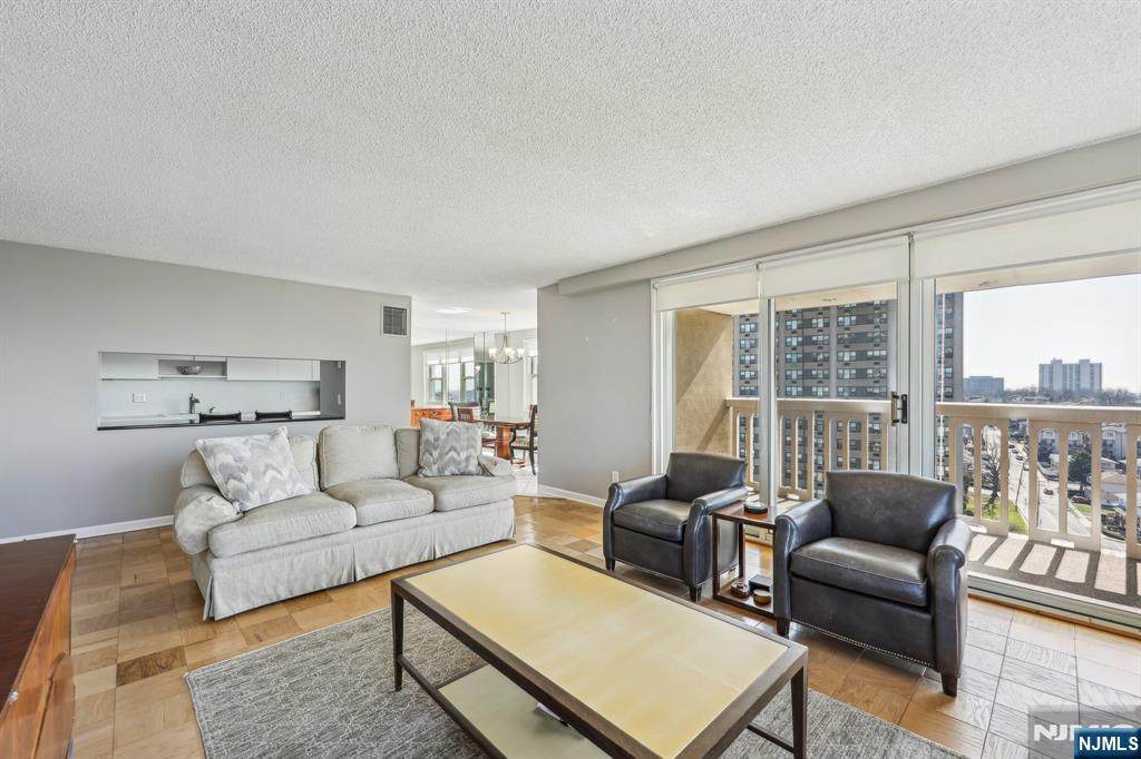 555 North Avenue - Photo 1