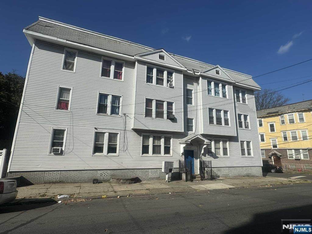 463 21st Street - Photo 1