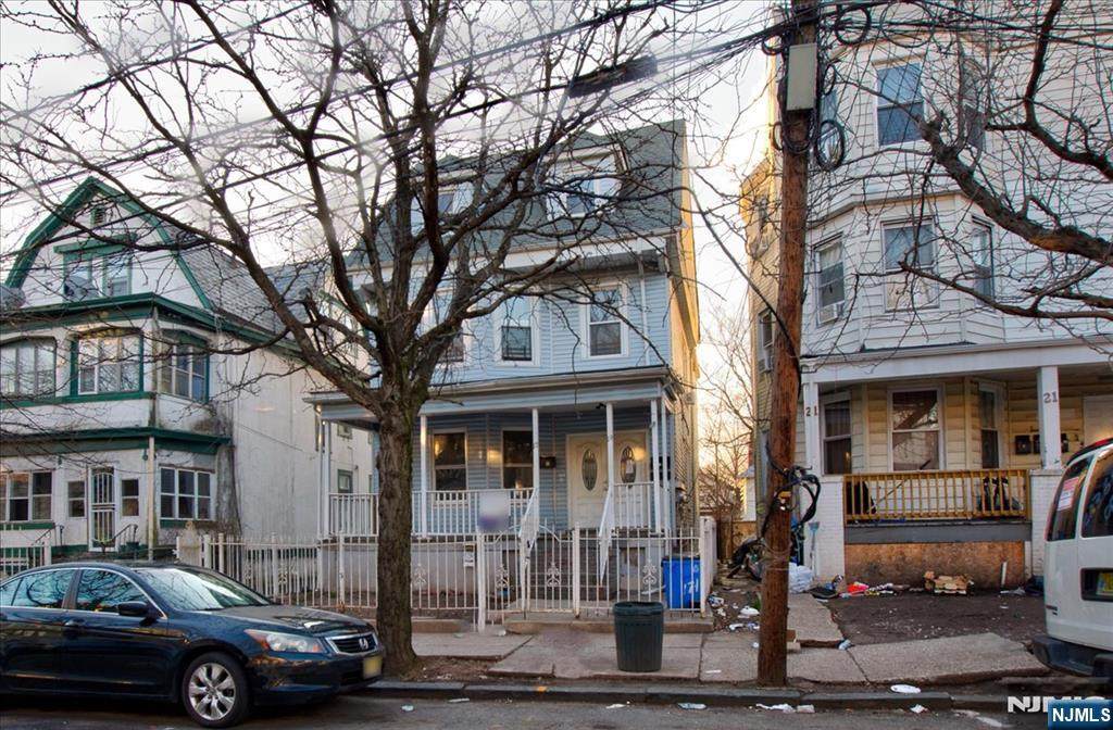 17-19-19 Chelsea Avenue - Photo 1