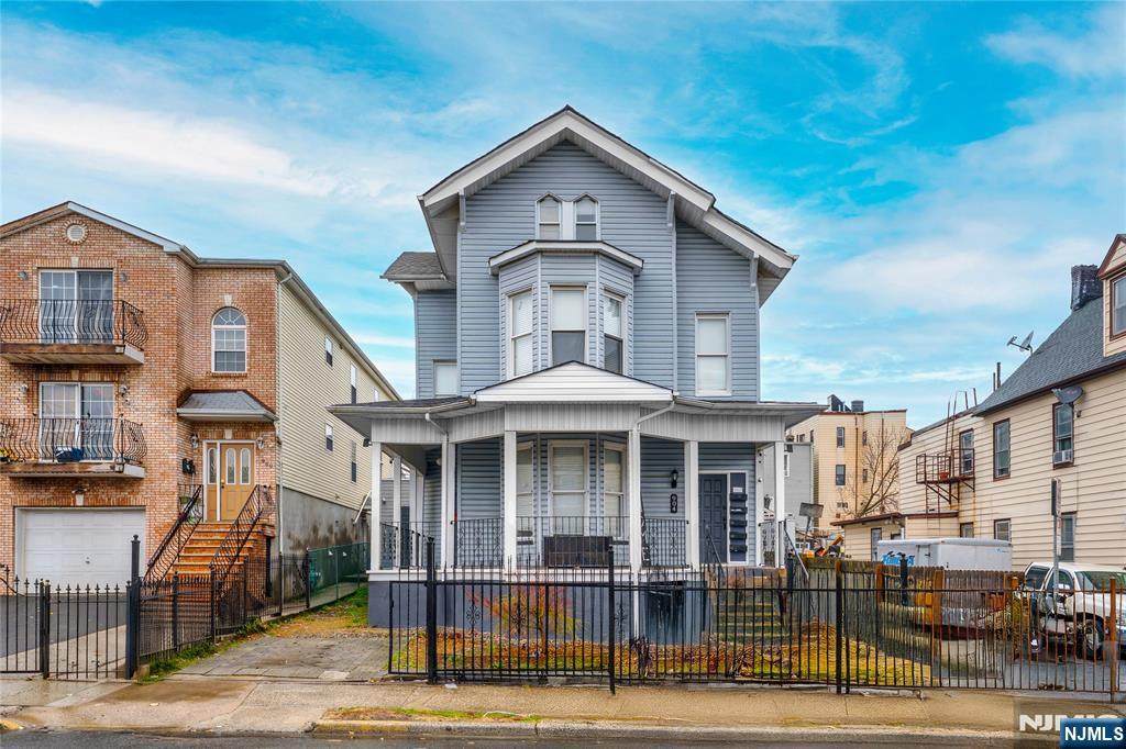 902-904 Clifton - Photo 1