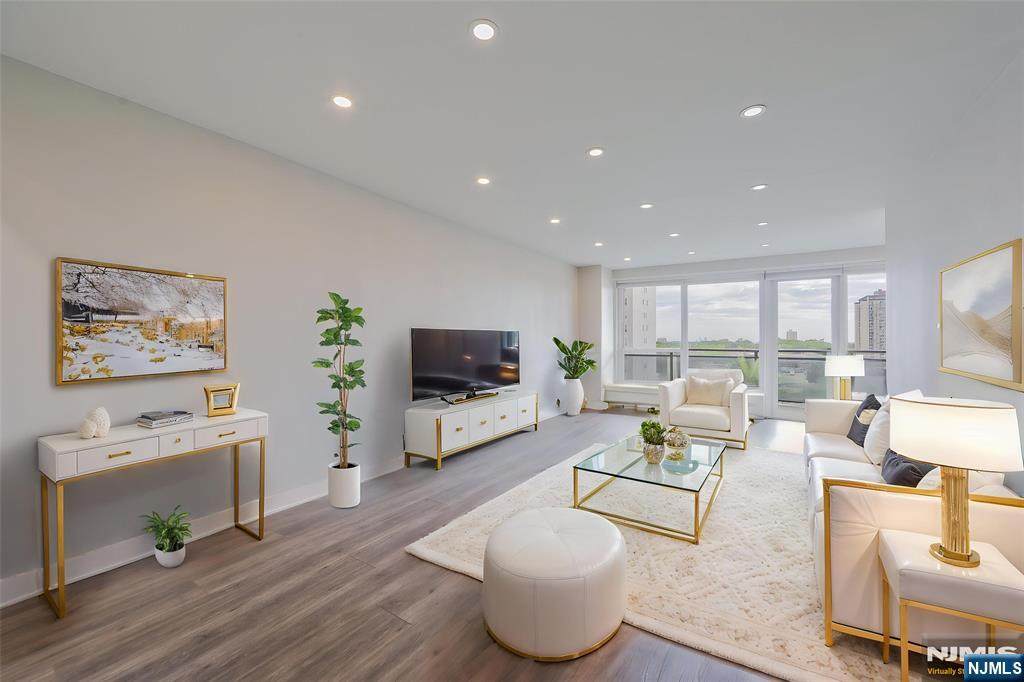 2077 Center Avenue - Photo 1