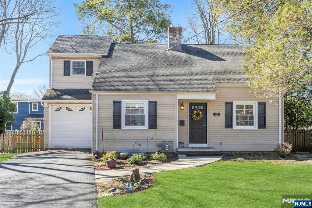 412 Oxford Court - Photo 1