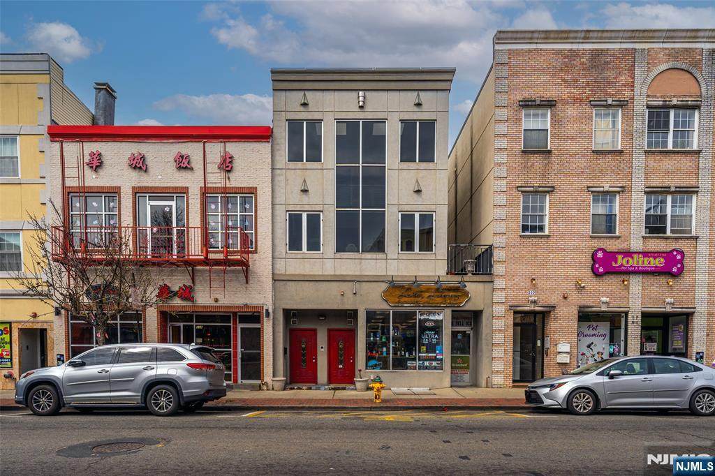 220 Harrison Avenue - Photo 1