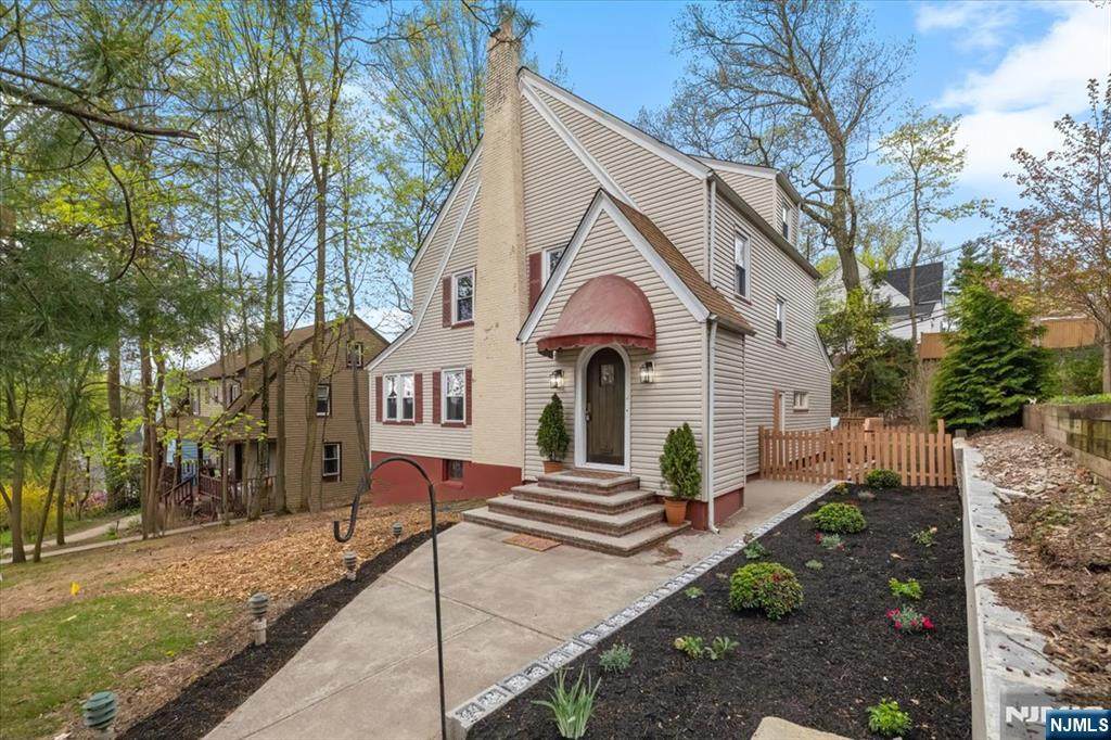 218 Conway Court - Photo 1