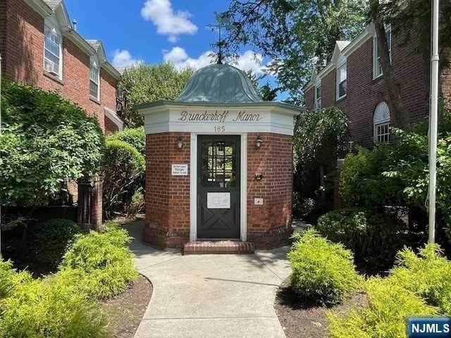 185 Palisade Avenue - Photo 1