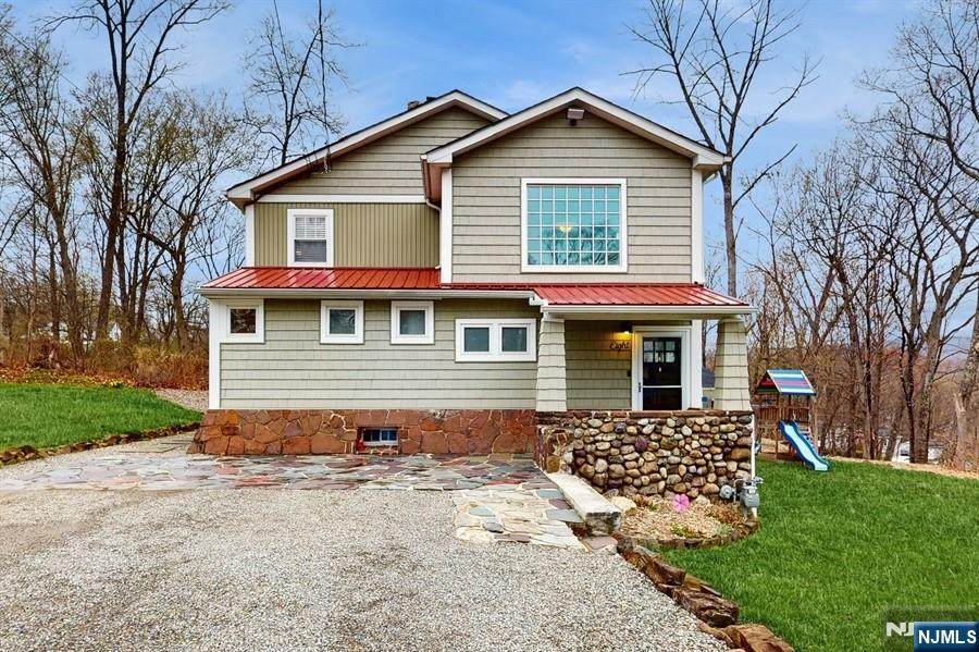 8 Bonnie Lane - Photo 1