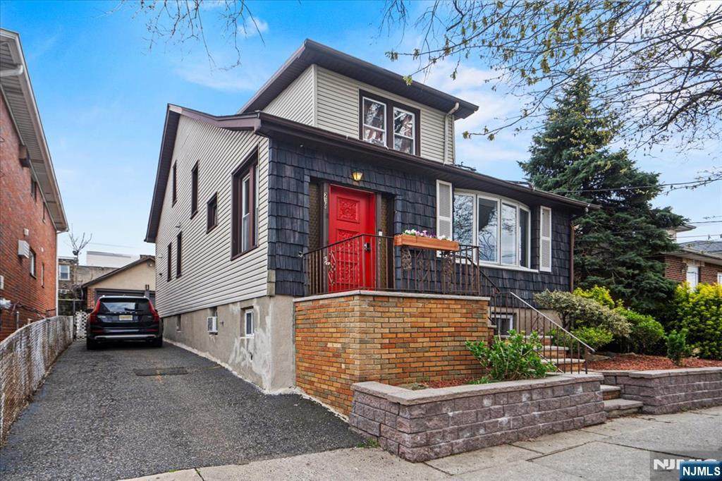 218 8th Street - Photo 1