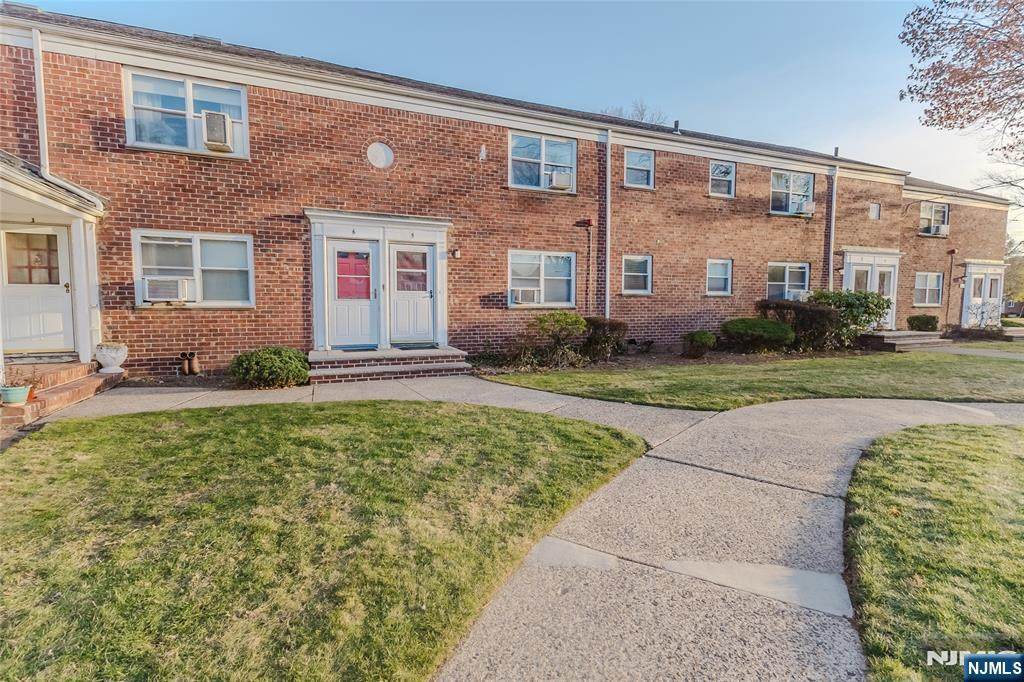418 Esplanade - Photo 1