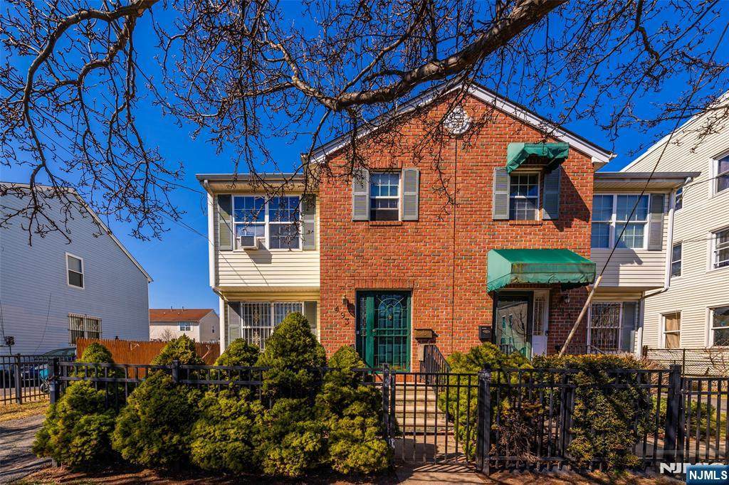 493 12th Street - Photo 1