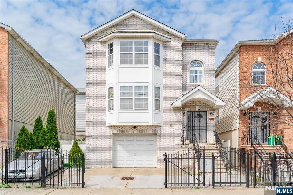 11-13 Vine Street - Photo 1