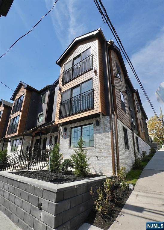 71 Stuyvesant Avenue - Photo 1