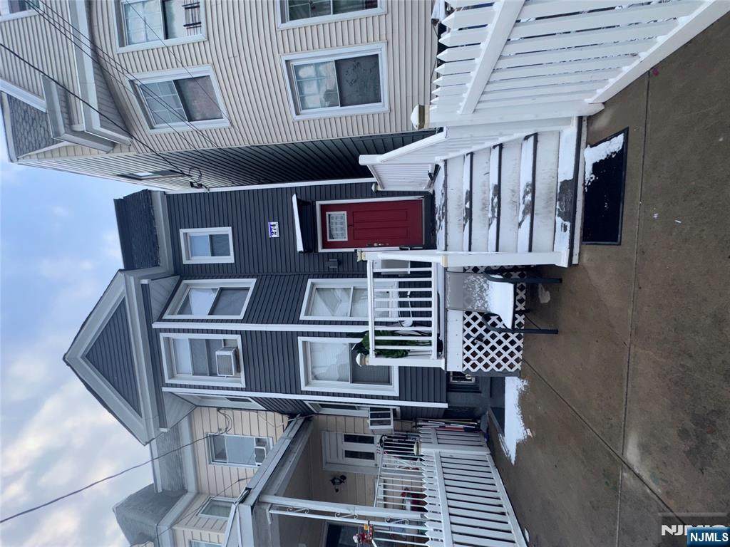 274 Summer Avenue - Photo 1