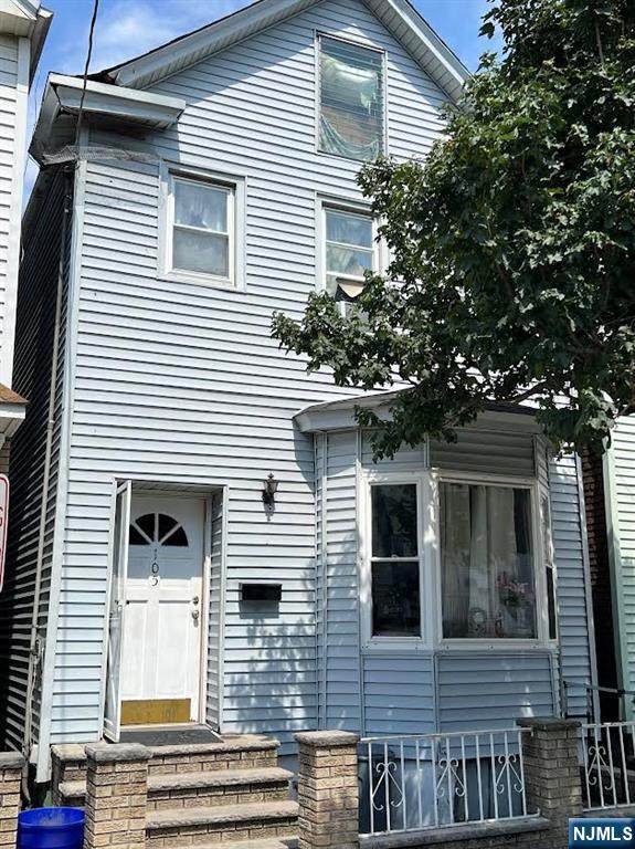 105 Grant Avenue - Photo 1