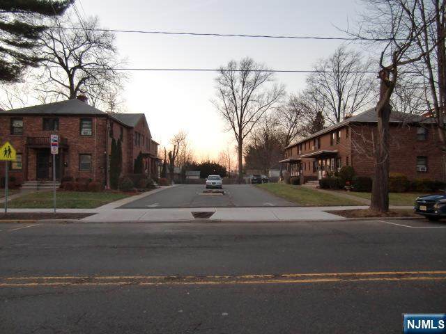 478 Broad - Photo 1