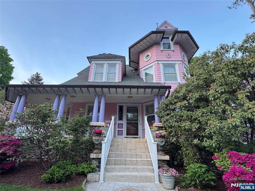 142 Brookfield Avenue - Photo 1