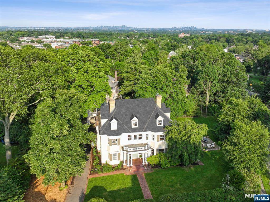 83 Fullerton Avenue - Photo 1
