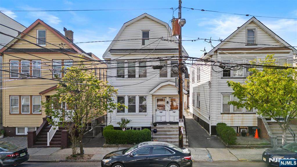 390 6th Street - Photo 1