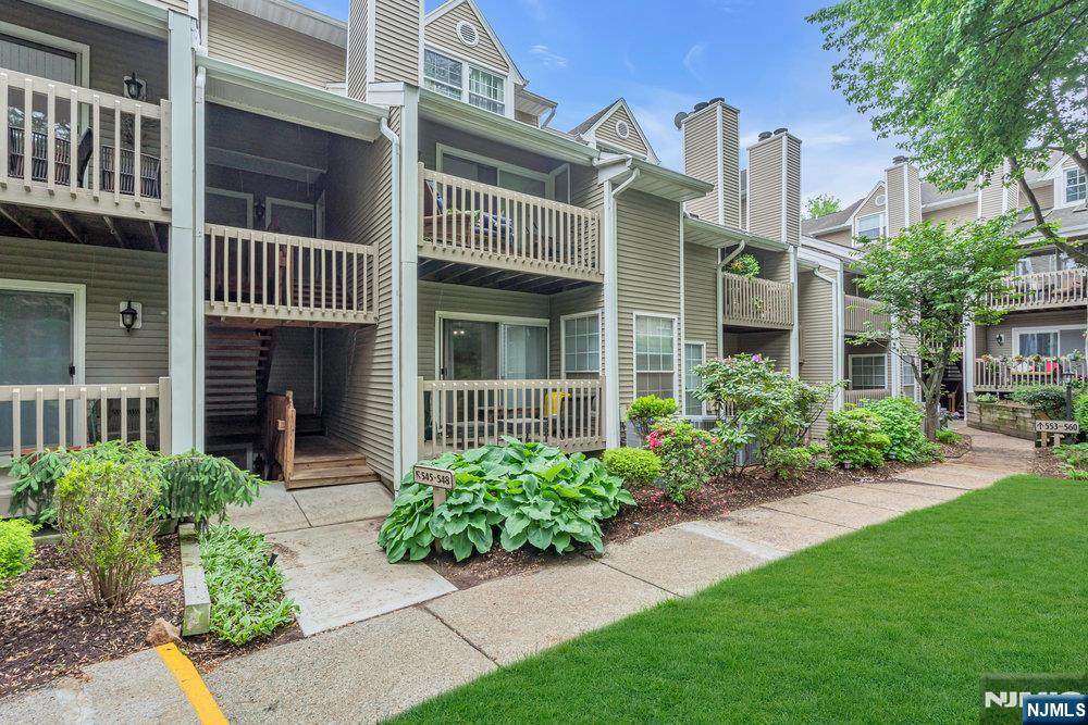 548 Windsor Drive - Photo 1