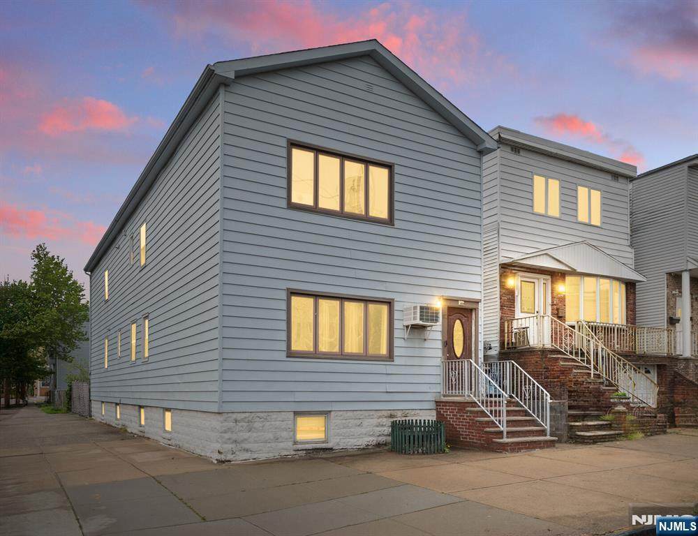 92 25th Street - Photo 1