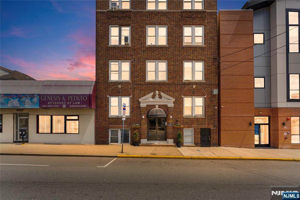 8508 Kennedy Boulevard - Photo 1