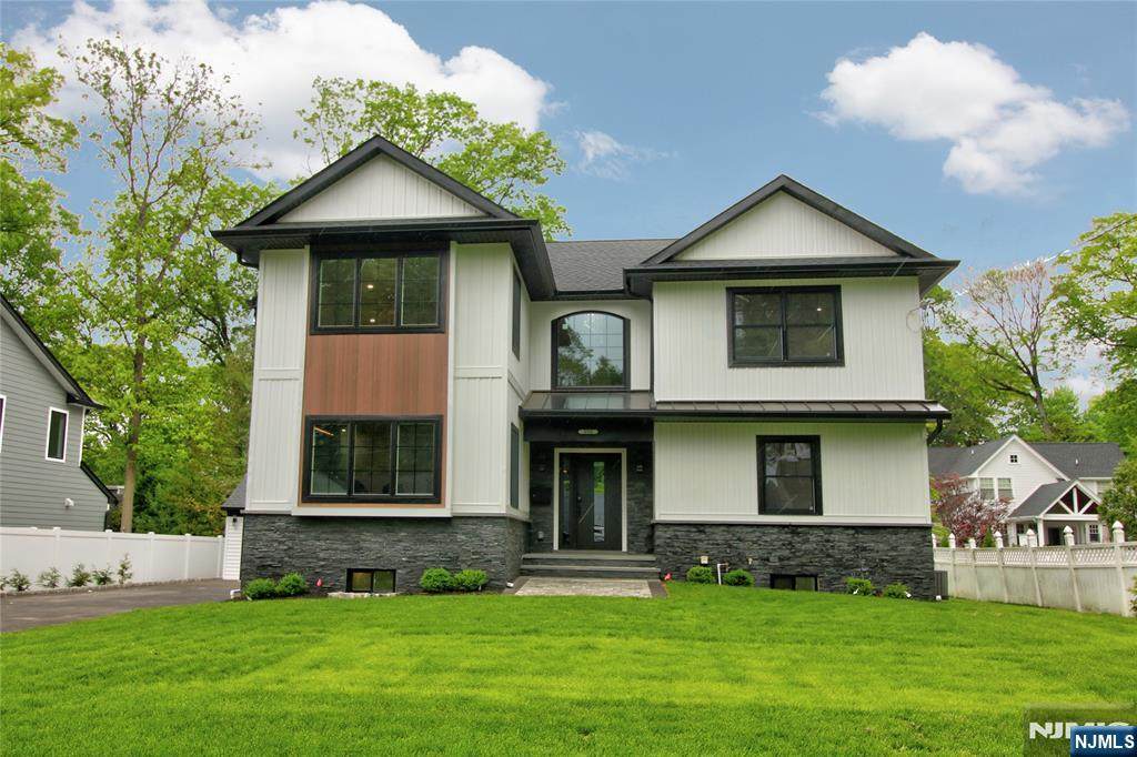 890 Oradell Avenue - Photo 1