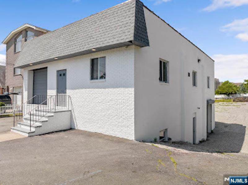 8 Halstead Avenue - Photo 1