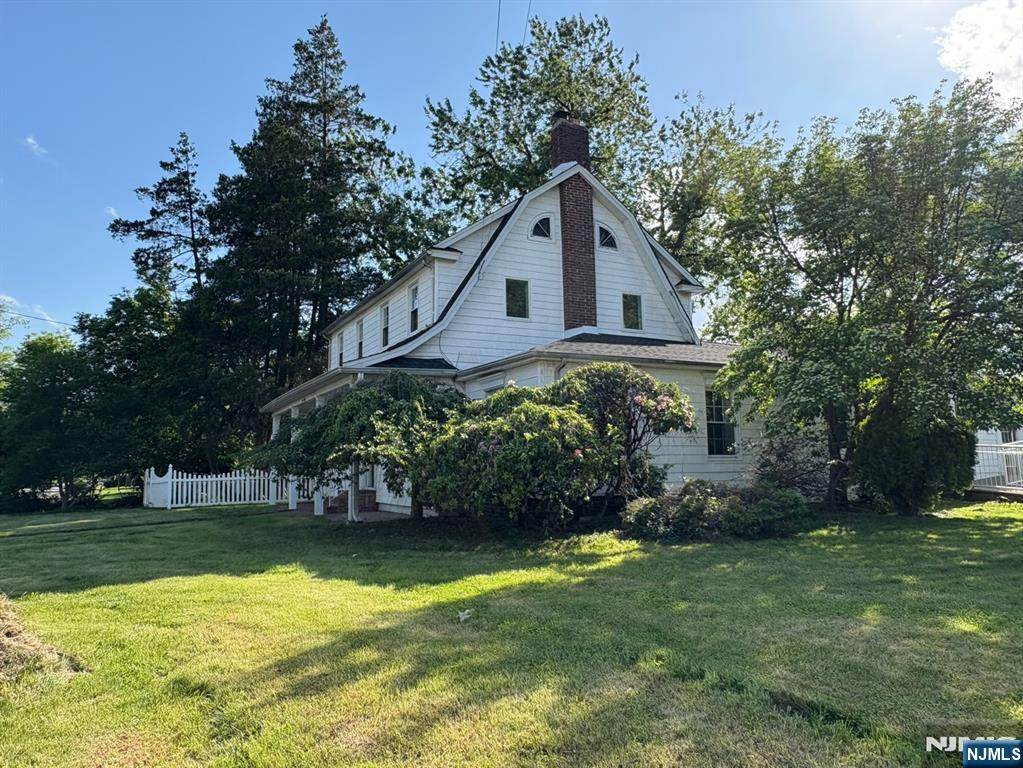 630 Queen Anne Road - Photo 1