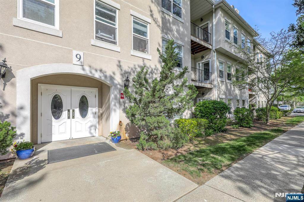 901 Burgundy Way - Photo 1