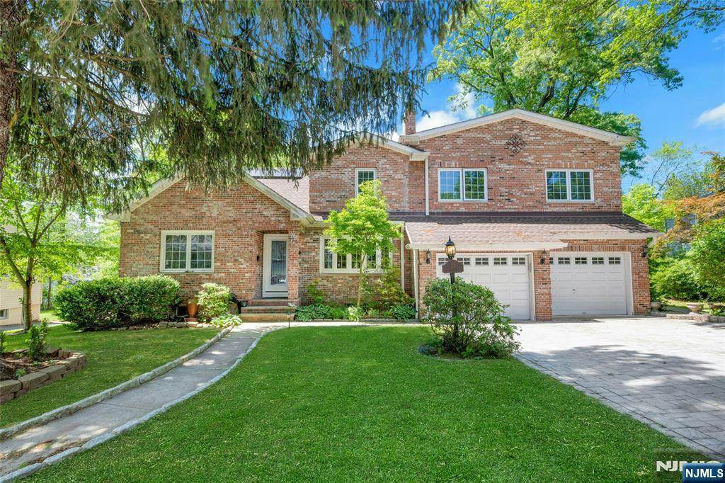 21 Sheridan Avenue - Photo 1