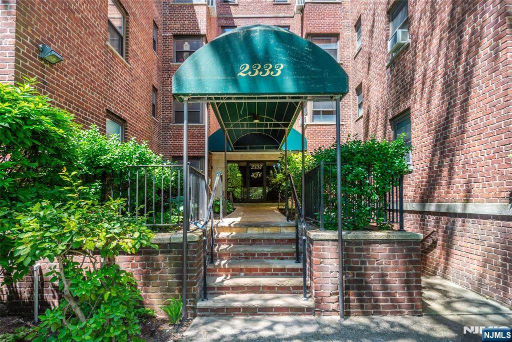 2333 Hudson Terrace - Photo 1