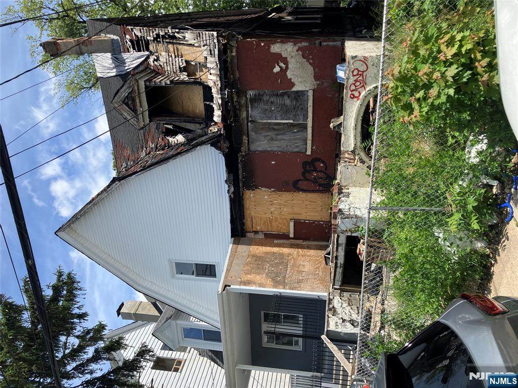 161 12th Street - Photo 1