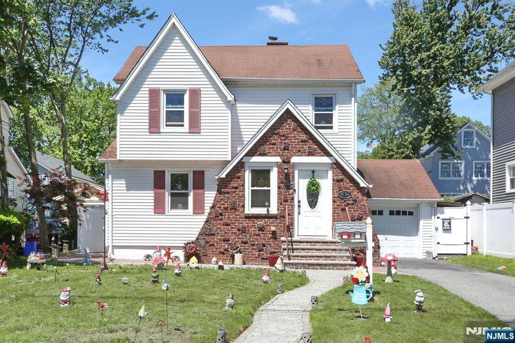1154 Summit Avenue - Photo 1