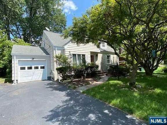 60 Greenway - Photo 1