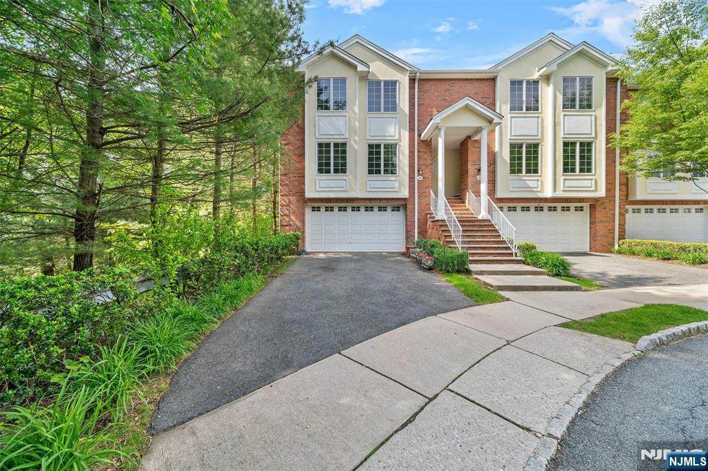 48 Skymark Court - Photo 1