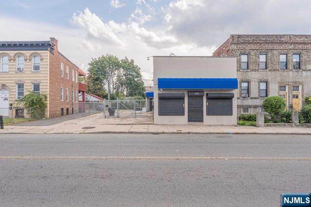 123 Tremont Avenue - Photo 1