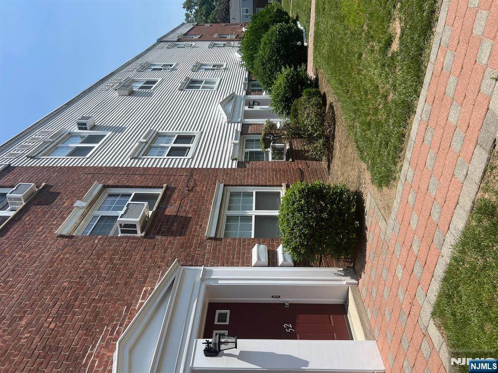 52A Hastings Avenue - Photo 1