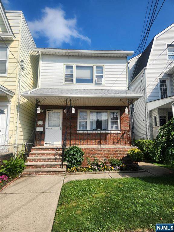 712 Forest - Photo 1
