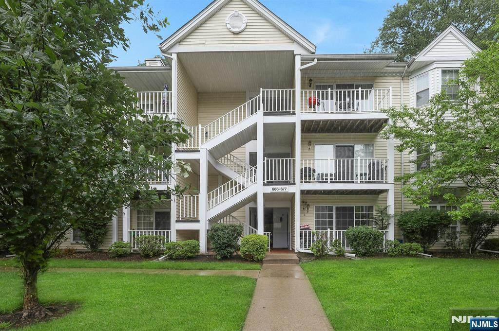669 Juniper Way - Photo 1