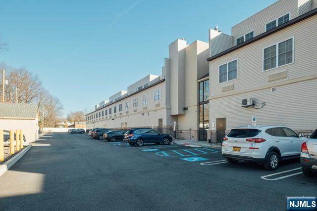 521 Livingston - Photo 1