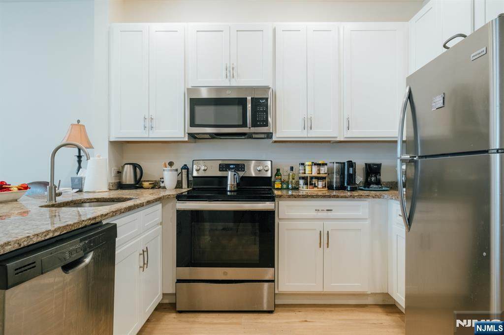 521 Livingston - Photo 1